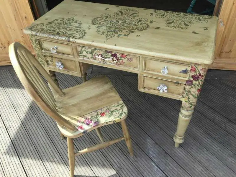 old furniture does not have to be "written off", it can be updated using the decoupage technique