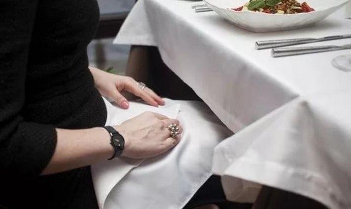 Etiquette is a wonderful Napkin and how to use it