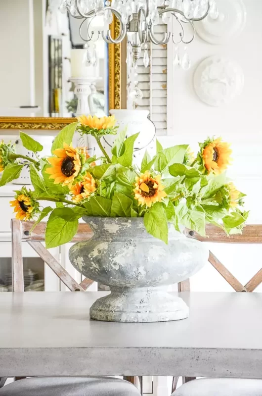 13 Best Elegant Dining Table Centerpieces