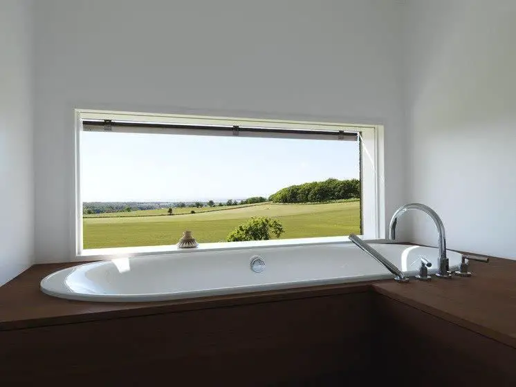Best Design Ideas for Small Windows in the Bathroom