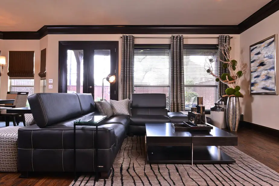 A Black Sofa is a Sign of a Luxurious Interior