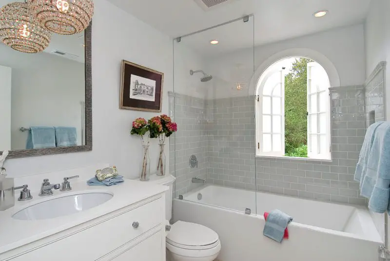 Best Design Ideas for Small Windows in the Bathroom