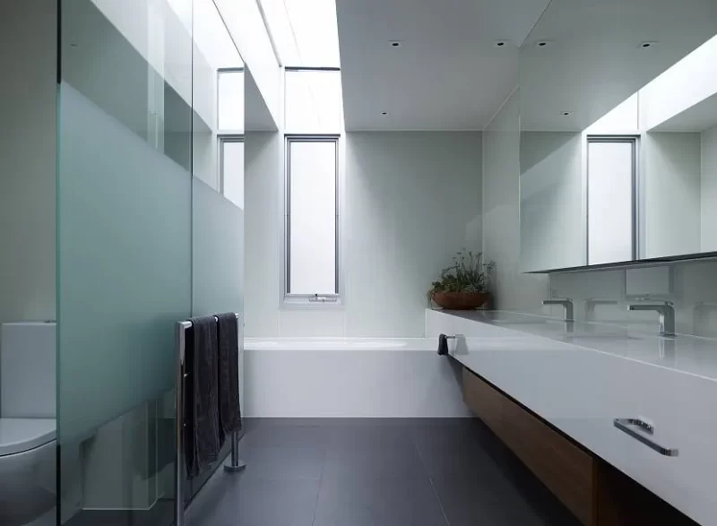 Minimalist Bathroom: Simple But Cozy