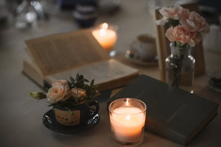 Candles as a Decoration:Romance and Comfort